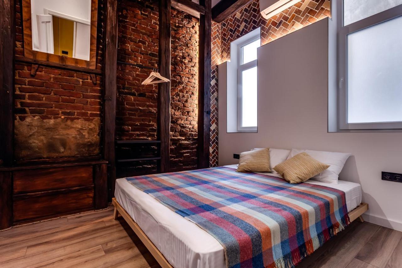 Leogrand Apartments On Kniazia Romana 6 Lviv Bagian luar foto