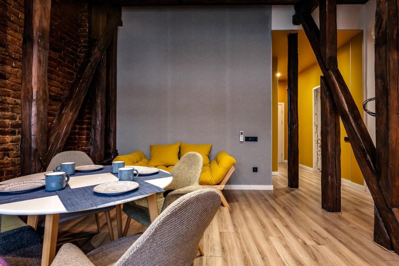 Leogrand Apartments On Kniazia Romana 6 Lviv Bagian luar foto